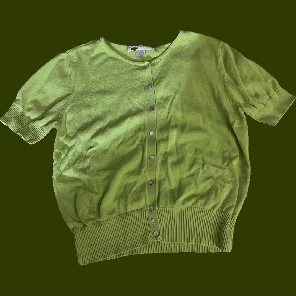 Green button down 💚✅🍀🐸